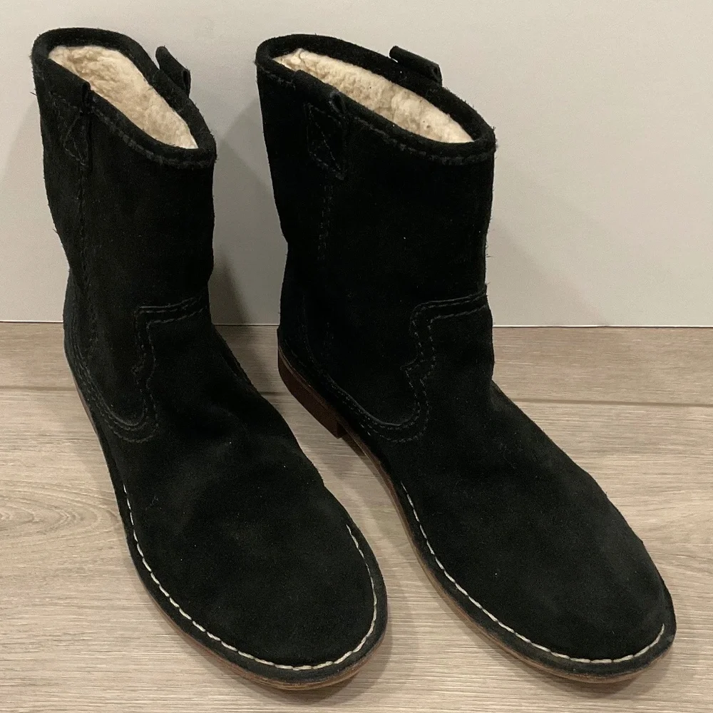 CLARKS  Cabaret Rock Black Suede Ankle Boot Size 9.5